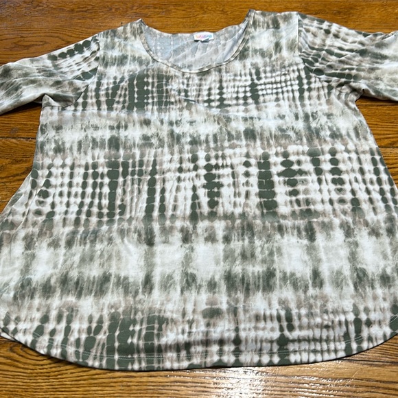 LulaRoe short sleeve tie dye top. Size 2XL.  Cream, tan and cream. - Picture 1 of 9